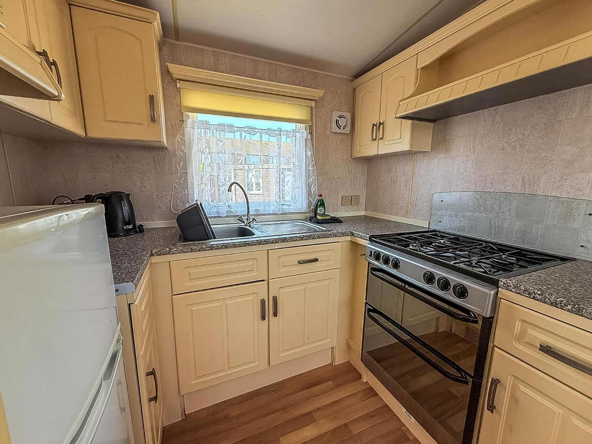Wheelchair Friendly Caravan For Hire Norfolk Near The Ref 13016l * Hunstanton